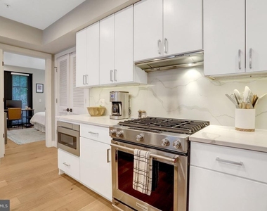 1245 N Pierce Street - Photo Thumbnail 4