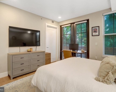 1245 N Pierce Street - Photo Thumbnail 13