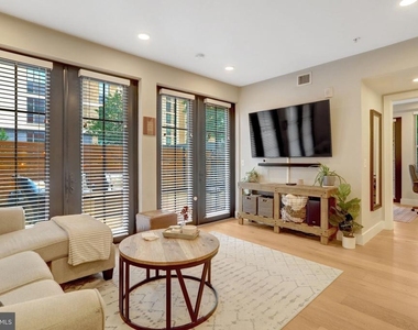 1245 N Pierce Street - Photo Thumbnail 10