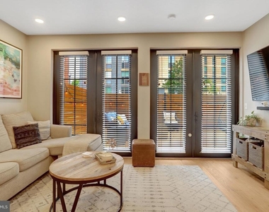 1245 N Pierce Street - Photo Thumbnail 6