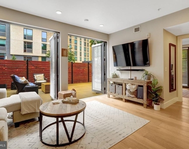 1245 N Pierce Street - Photo Thumbnail 9