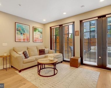 1245 N Pierce Street - Photo Thumbnail 7