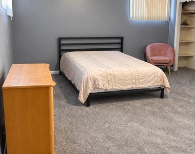 1003 E Sedgwick Street - Photo Thumbnail 9