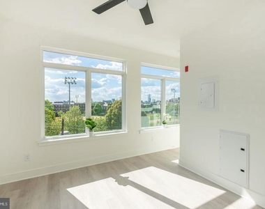 833 Wharton Street - Photo Thumbnail 9