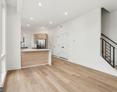 136 E Cumberland Street - Photo Thumbnail 6