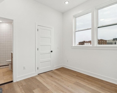 136 E Cumberland Street - Photo Thumbnail 2