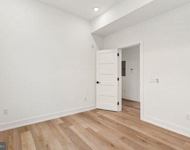 136 E Cumberland Street - Photo Thumbnail 12