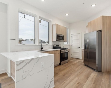 136 E Cumberland Street - Photo Thumbnail 5