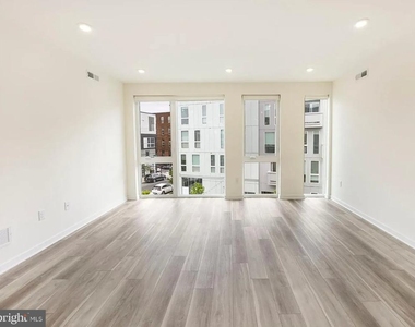 1655 Germantown Avenue - Photo Thumbnail 4