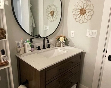 4007 Ridge Avenue - Photo Thumbnail 6