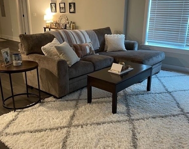 4007 Ridge Avenue - Photo Thumbnail 5