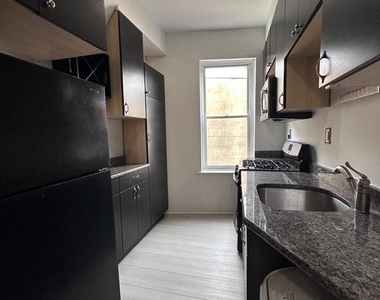 909 S 8th Street - Photo Thumbnail 5
