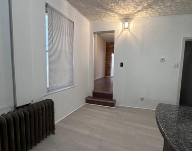 909 S 8th Street - Photo Thumbnail 4