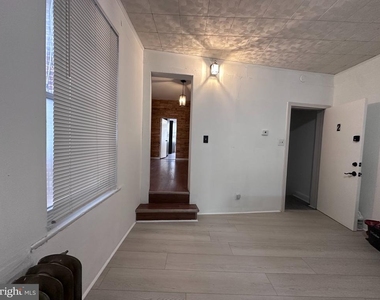 909 S 8th Street - Photo Thumbnail 3
