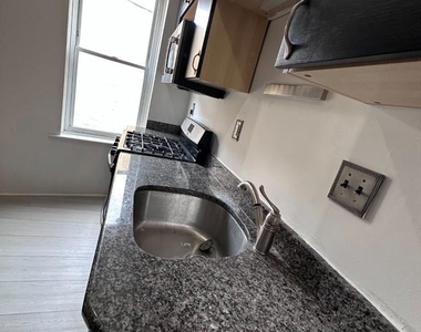 909 S 8th Street - Photo Thumbnail 6