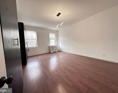 909 S 8th Street - Photo Thumbnail 1