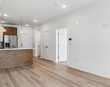 921 E Chelten Avenue - Photo Thumbnail 3
