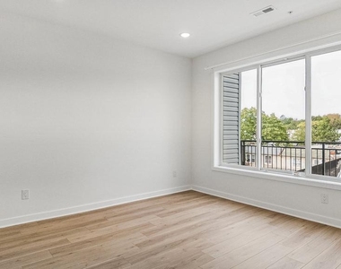 921 E Chelten Avenue - Photo Thumbnail 1