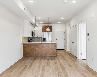 921 E Chelten Avenue - Photo Thumbnail 2