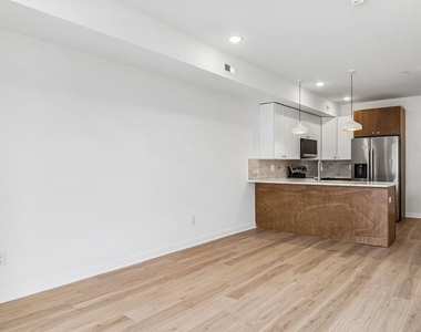 921 E Chelten Avenue - Photo Thumbnail 4