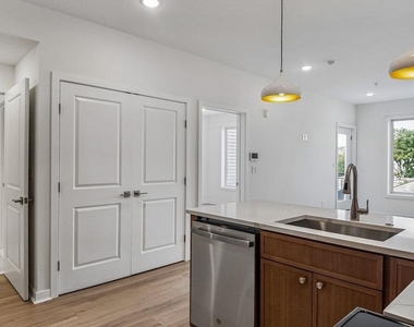 921 E Chelten Avenue - Photo Thumbnail 10