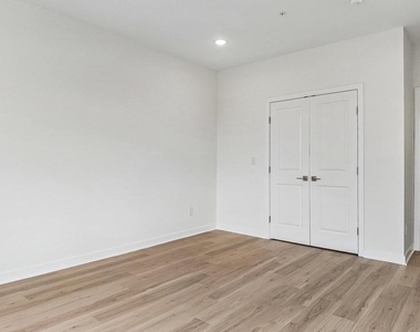 921 Chelten Avenue - Photo Thumbnail 8