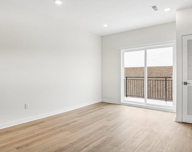 921 Chelten Avenue - Photo Thumbnail 3