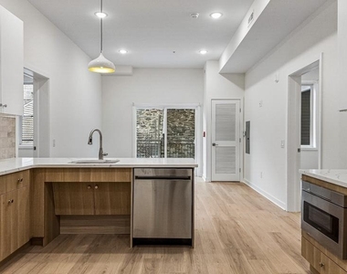 921 Chelten Avenue - Photo Thumbnail 7