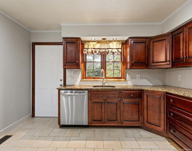 1910 Faber Street - Photo Thumbnail 20