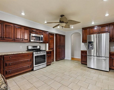 1910 Faber Street - Photo Thumbnail 15
