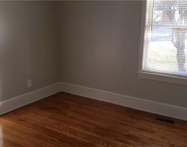 1011 E 10th Street - Photo Thumbnail 4