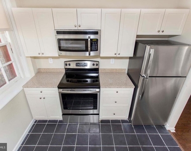 532 Spruce Street - Photo Thumbnail 4