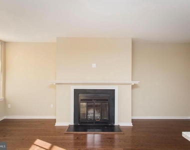 532 Spruce Street - Photo Thumbnail 3