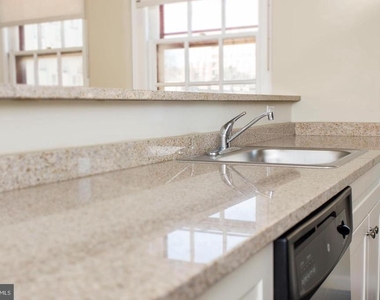 532 Spruce Street - Photo Thumbnail 5