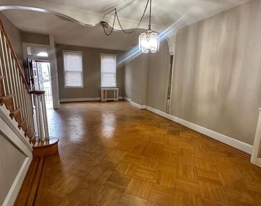 1835 Dickinson Street - Photo Thumbnail 3