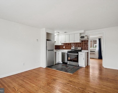 409 Naomi Street - Photo Thumbnail 6