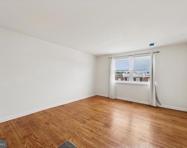 409 Naomi Street - Photo Thumbnail 8