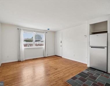 409 Naomi Street - Photo Thumbnail 7