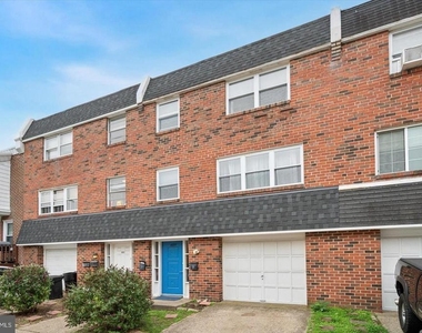 409 Naomi Street - Photo Thumbnail 2