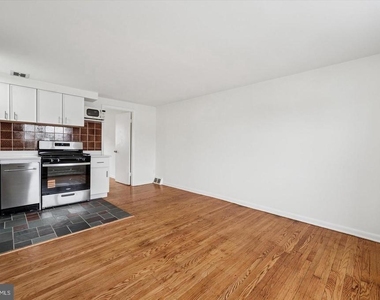 409 Naomi Street - Photo Thumbnail 5