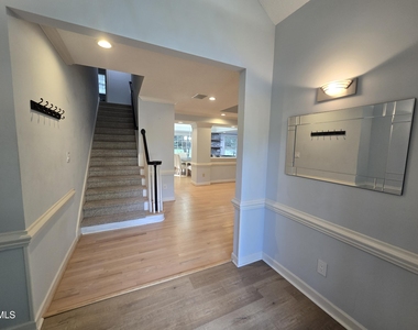 5516 Den Heider Way - Photo Thumbnail 16