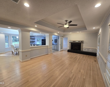 5516 Den Heider Way - Photo Thumbnail 17