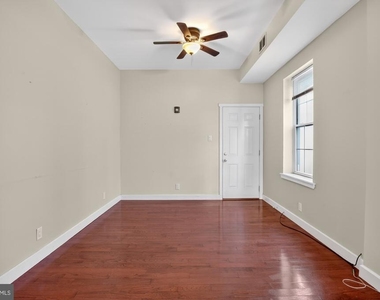 112 E Allen Street - Photo Thumbnail 4
