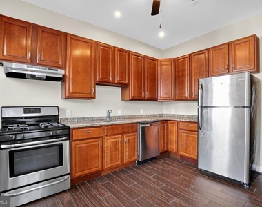 112 E Allen Street - Photo Thumbnail 7