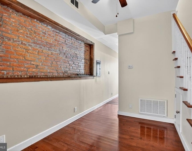 112 E Allen Street - Photo Thumbnail 5
