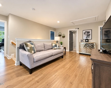 1046 Monmouth Loop - Photo Thumbnail 20