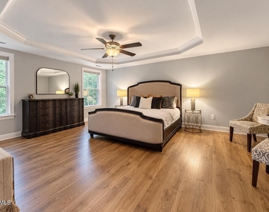 1046 Monmouth Loop - Photo Thumbnail 10