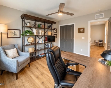 1046 Monmouth Loop - Photo Thumbnail 19