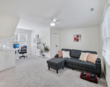 8424 Eagle View Drive - Photo Thumbnail 4