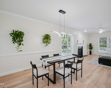8424 Eagle View Drive - Photo Thumbnail 2
